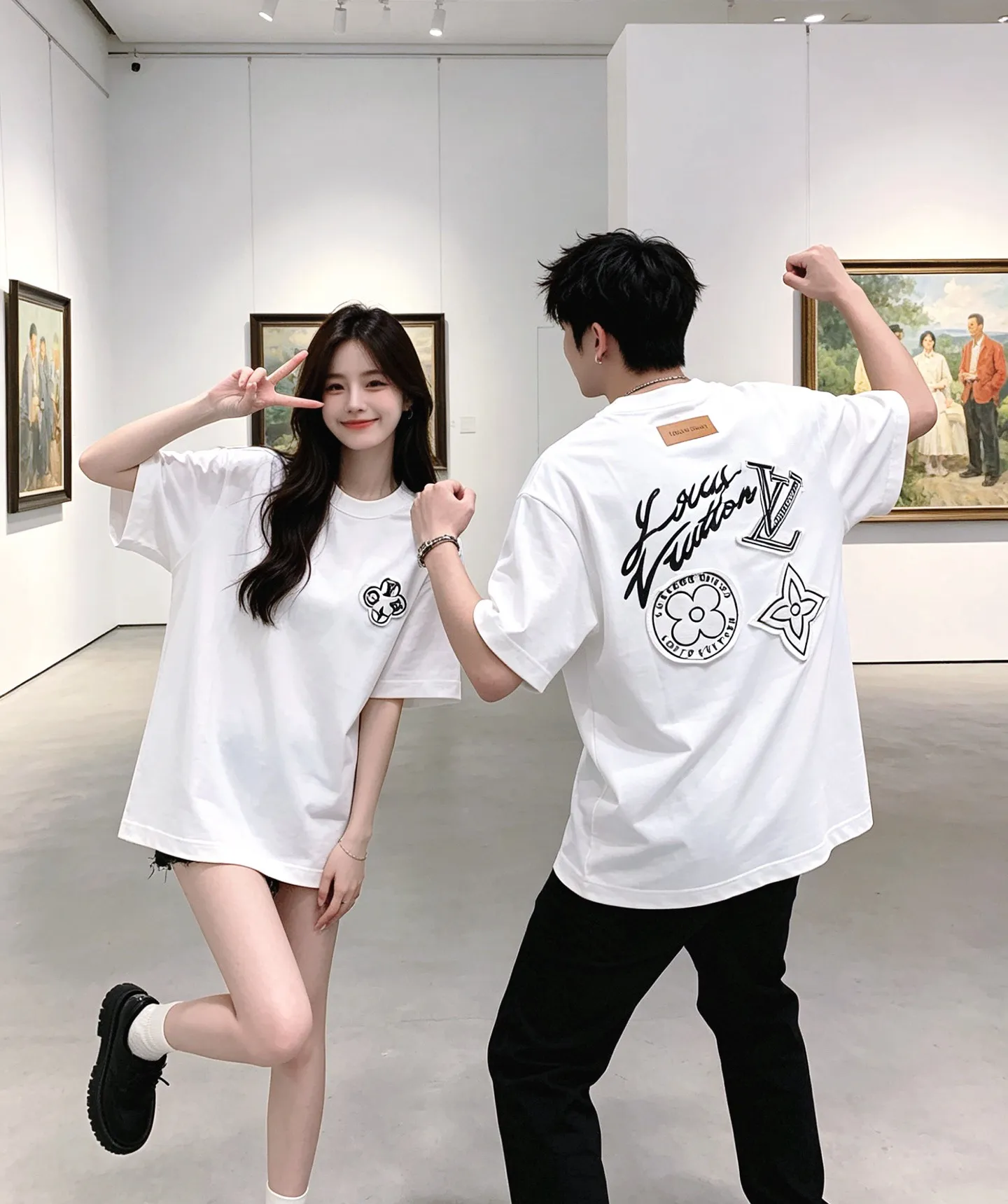 Louis Vuitton/Louis Vuitton three-flower large patch embroidered round neck short sleeves on the back